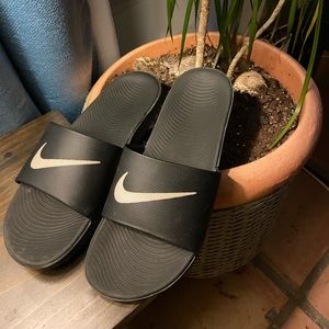 Nike men’s size 9 slides